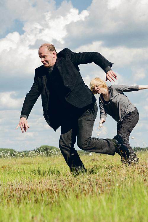  Väga võimalik, et Anu (Jaanika Juhanson) on Juhani (Hendrik Toompere jr) väljamõeldis: kehastunud unenägu naise vormis, puhas kujutlus, jahe miraaž. Kaader filmist 