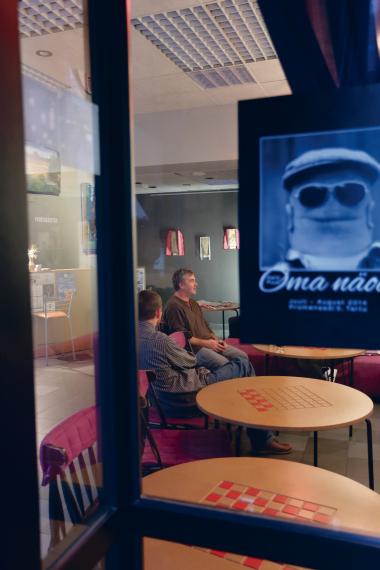 Tartu elab, olgugi peahoone t&uuml;hi ja Vanemuine suletud