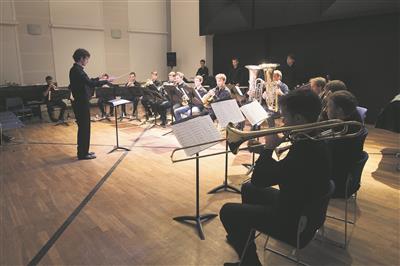 Kuldav&auml;&auml;rt muusika vaskses kuues