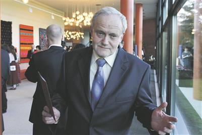 Pealelend: Jaak Allik, &bdquo;Pisuh&auml;nna&rdquo; lavastaja