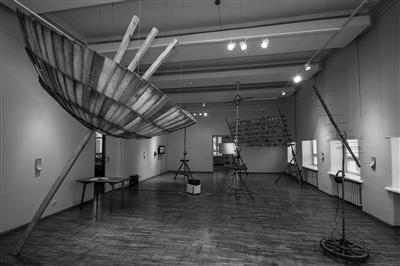 Jalutusk&auml;ik galeriides: Aparaaditehase aparaadid