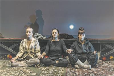 &bdquo;Elu nagu lillepidu, tulgu v&otilde;i hullem!&ldquo;