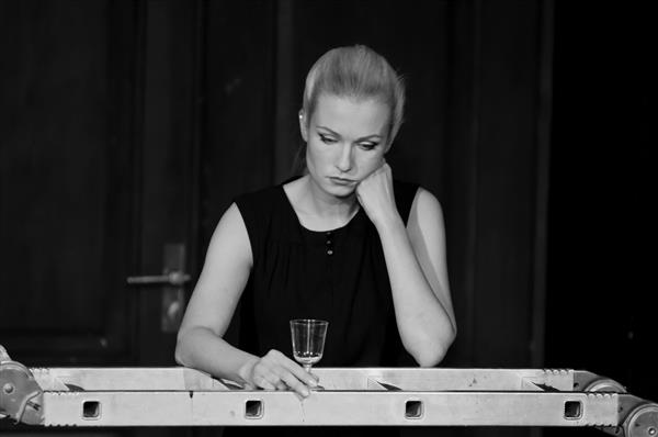 Kaisa Selde monolavastuses „1i“.   