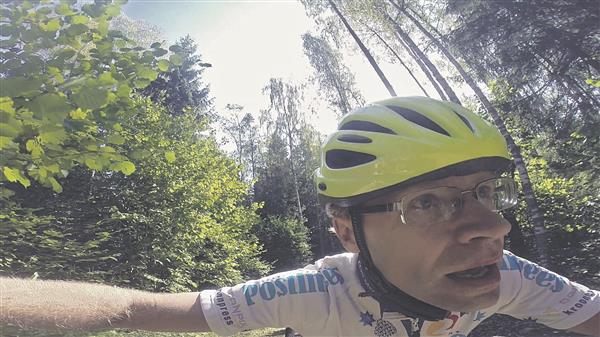 Andres Keil „Kellele lüüakse pulsikella“ räägib spordifanatismi mõttetusest.  Pildil üks filmi peategelasi Priit Pullerits. 