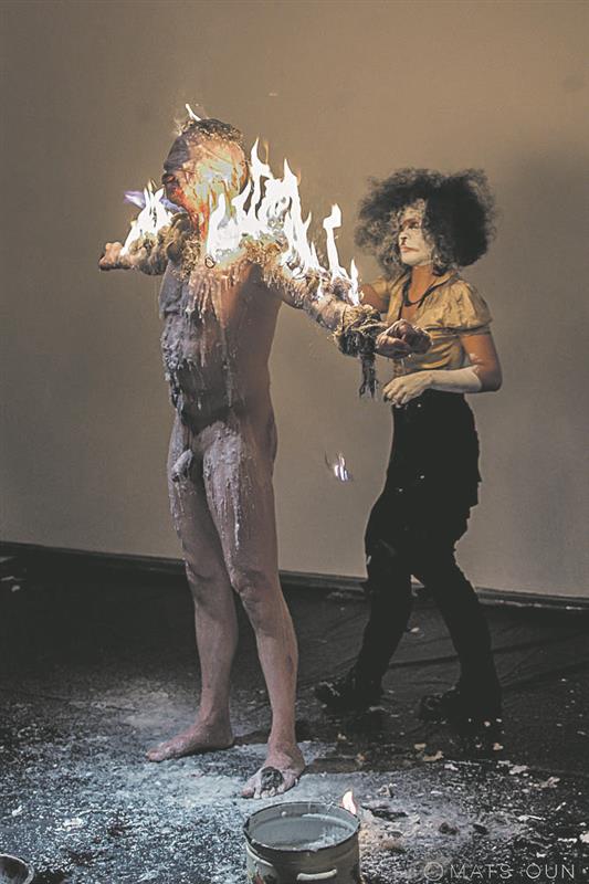 Mitmek&uuml;lgne ja universaalne