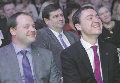 Me kõik tahaksime näha ideaalset erakonda ja tore on selle tekkimisest unistada. Paraku, nagu maa peal teatavasti ingleid ei ole, nii ei ole võimalik luua reaalsetest inimestest ideaalset erakonda. 