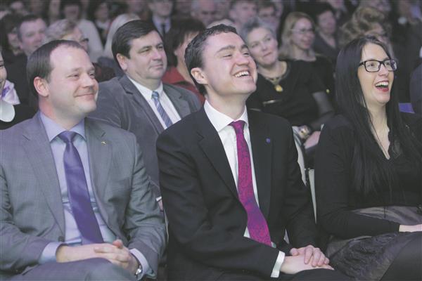 Meie erakonnad&nbsp;&ndash; j&otilde;ugud ja(v&otilde;i) klubid?