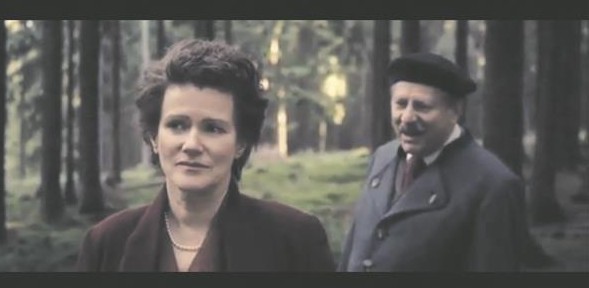 Heideggeri õpilaste seas oli märkimisväärselt palju juute, sh Hannah Arendt. Pildil Barbara Sukowa ja Klaus Pohl kehastamas Margarethe von Trotta filmis Arendtit ja Heiddegeri. 