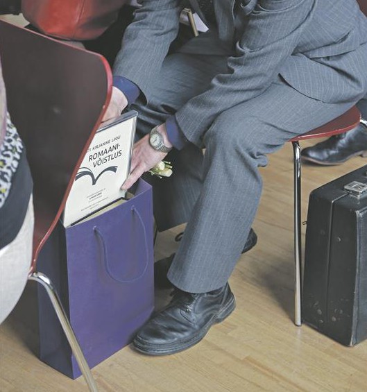 Nii mõnigi nimekas kirjanik lihtsalt ei jõua põhitöö kõrvalt kirjutada, mistõttu jäävad loomata mitmed potentsiaalselt kaalukad romaanid. 