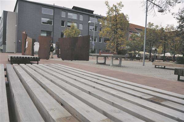 Küüni tänav Tartus. Autorid arhitekt Tõnis Kimmel, Tartu linnavalitsuse arhitektuuri ja ehituse osakond, tootedisainibüroo Keha3, inseneribüroo Tinter-projekt,  skulptor Jaanika Kolk ja Tormisdisain.  Valminud 2010.