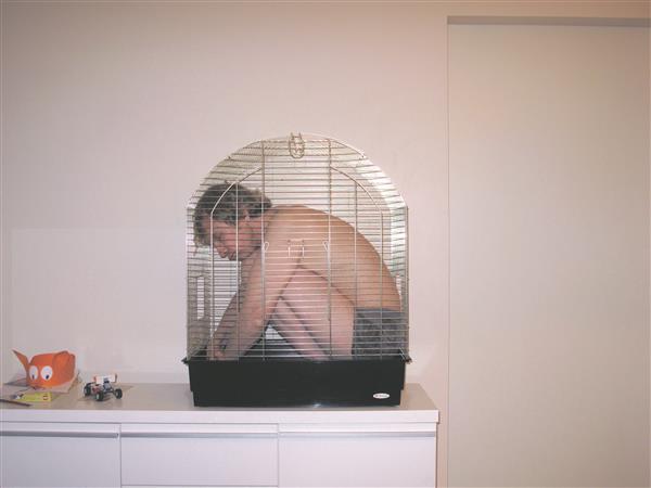 Marko Mäetamm. Kavand teosele „Autoportree puuris”. 2015, segatehnika.  Kunstniku ja Temnikova & Kasela Galerii loal. 