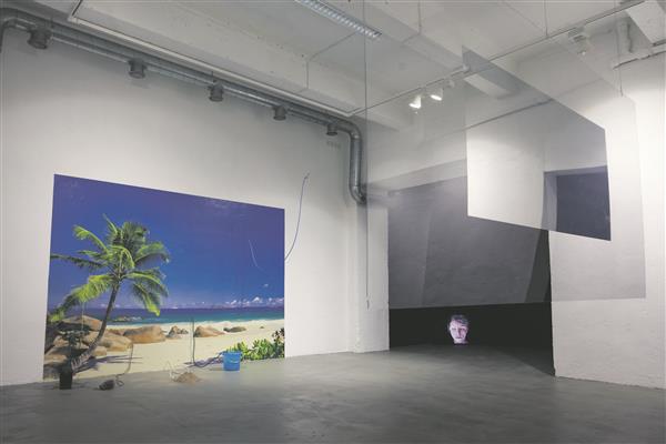 Kristel Saani töös on omal kohal digitaalse ärevuse teema justkui juhtmotiiv muusikalises suurvormis. 