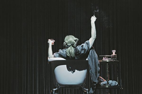 Kui oleks suutnud siiamaani elada Dorian Gray lugu teadmata, tunduks seda lavastust vaadates küll, et see on üks eriti lapsik lugu. 