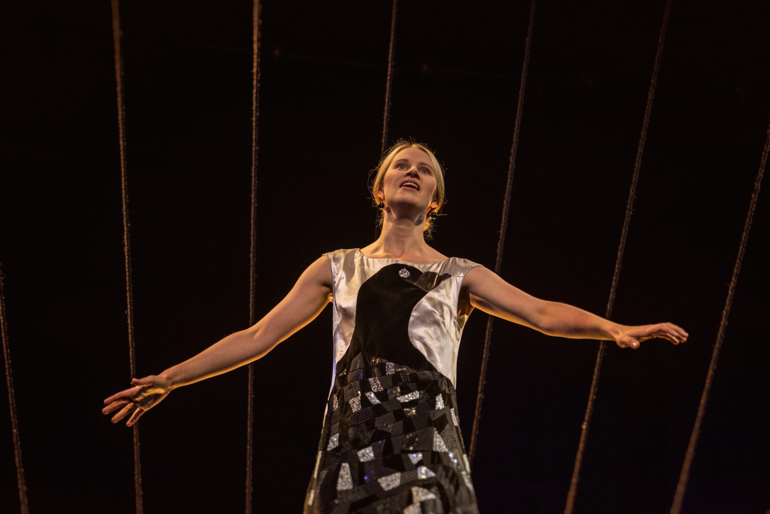 Kuus tuhkatriinumängu