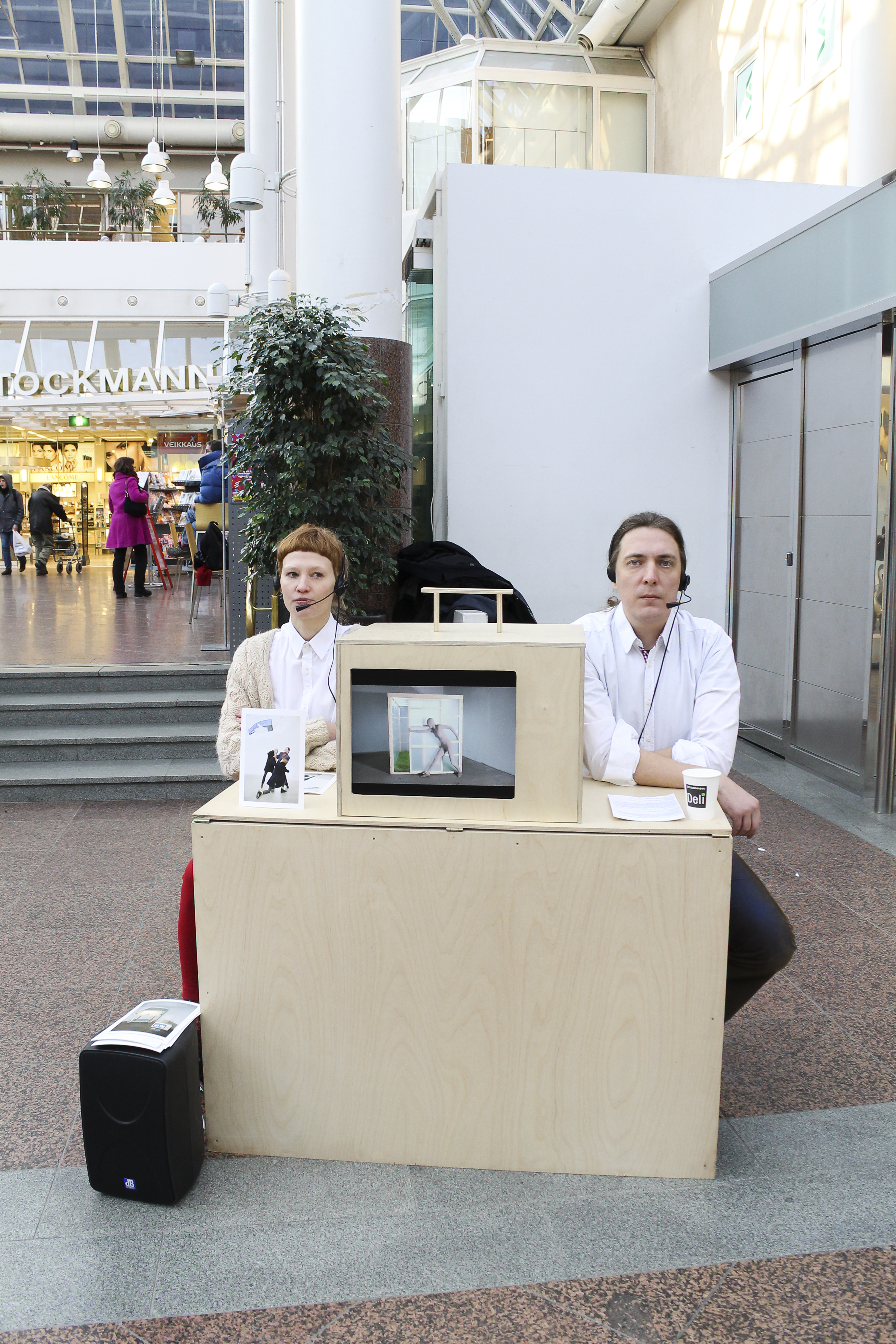 Visible Solutions OÜ.  Tooteesitlus-performance Turu Hansatori kaubanduskeskuses, 2012. Visible Solutions OÜ