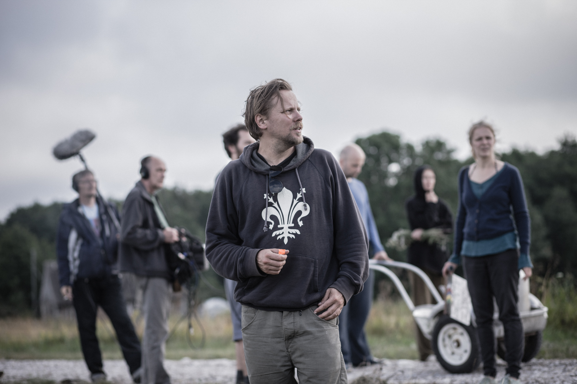 Veiko Õunpuu: „Tahtsin siin Saaremaal filmi teha ja just sellist väikest, paari näitlejaga.“ Herkki-Erich Merila