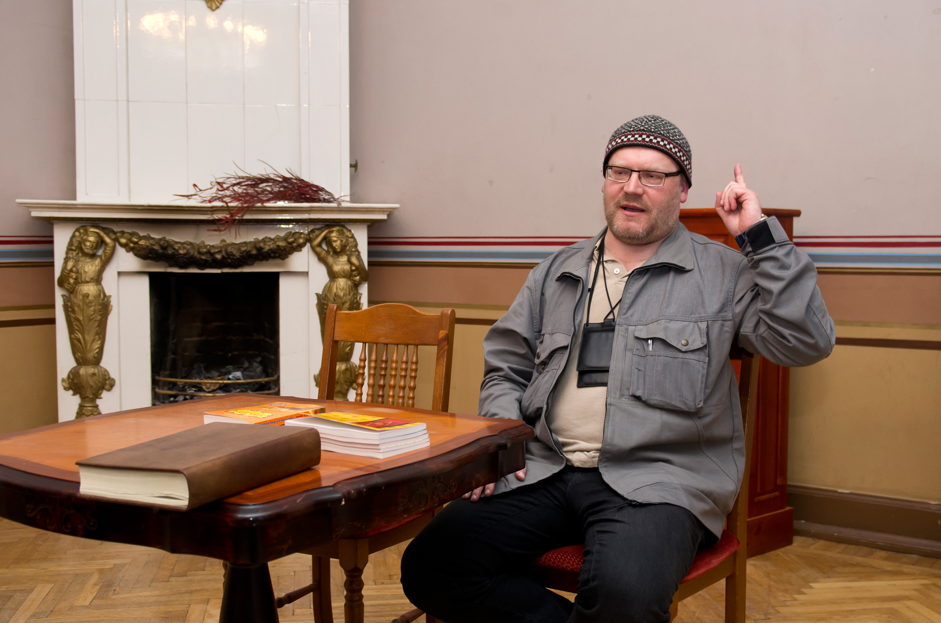 (:)kivisildnik: „Meie halastamatul luuleskeenel ellujäämiseks tuleb teha meeleheitlikke pingutusi ja siin on õpikust palju abi.” Amadvr, Wikimedia