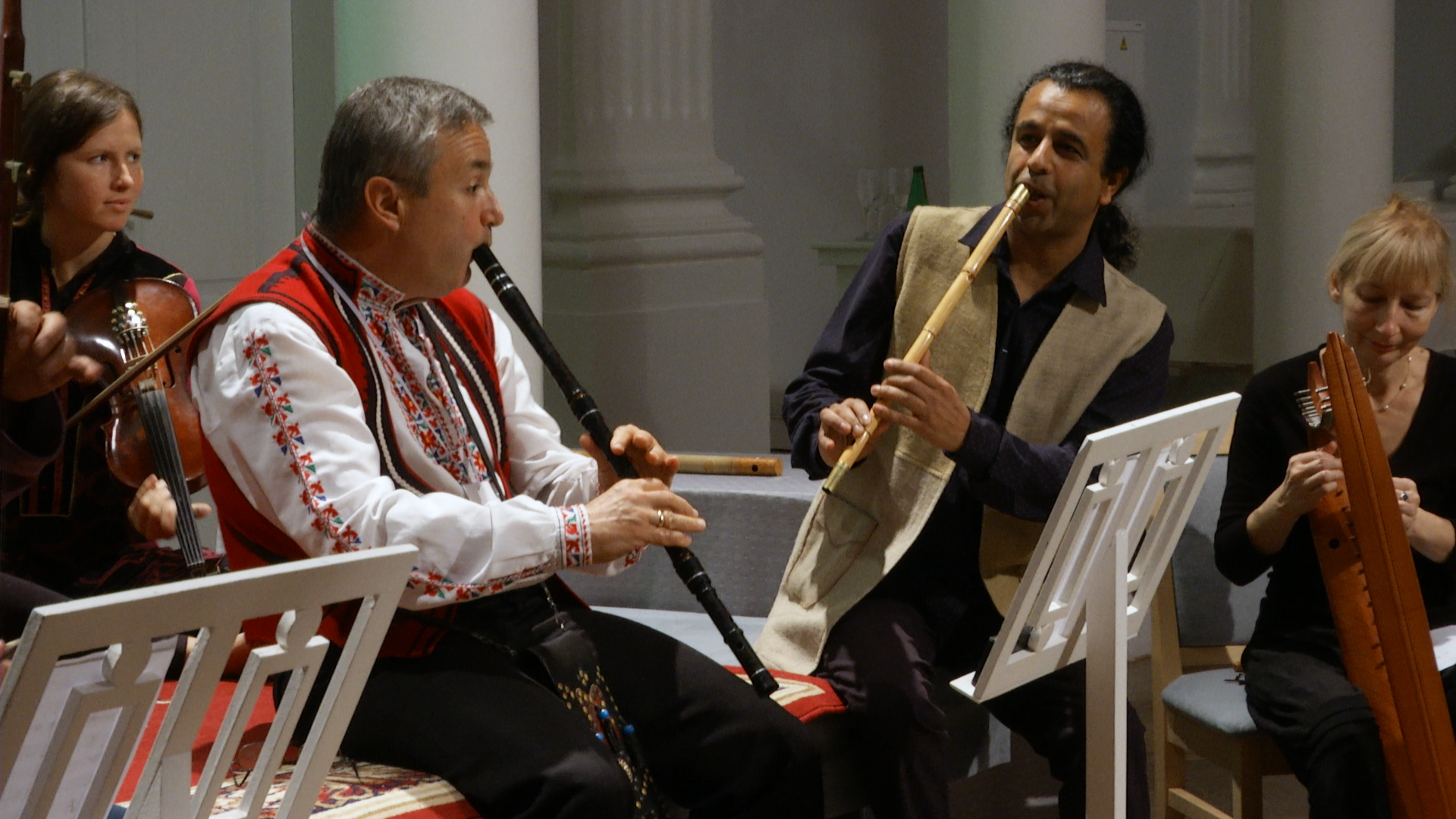 Ida ja l&auml;&auml;s &uuml;likooli aulas