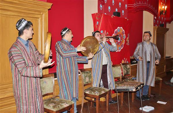 Usbekimaa emiiride muusika Alatskivi lossis