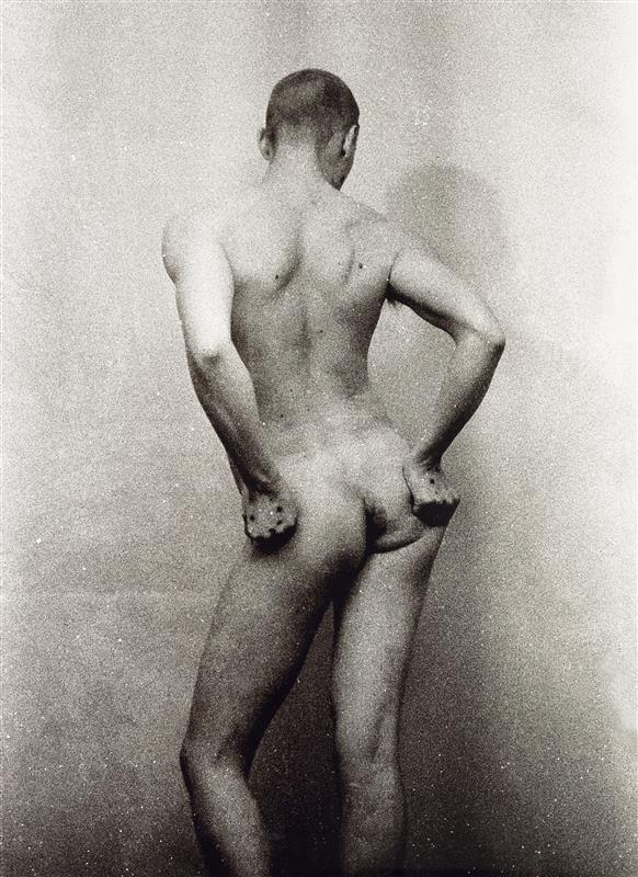 Mark Raidpere. Io. Mustvalge foto, kapaplaat, 1997. Eesti Kunstimuuseum.