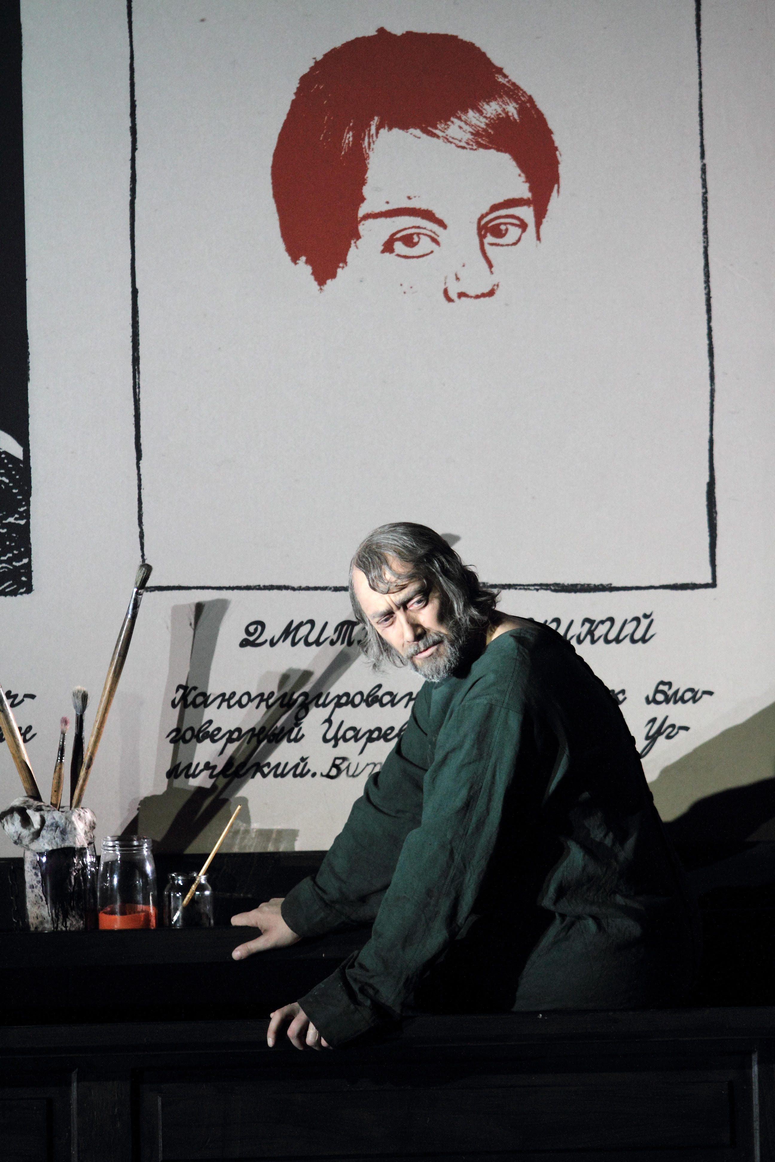 Dmitri nägu Ain Angeri selja taga on visandlik,  kuna tema  saatuse kirjapanek on alles pooleli.  2 × Catherine Ashmore / Covent Garden