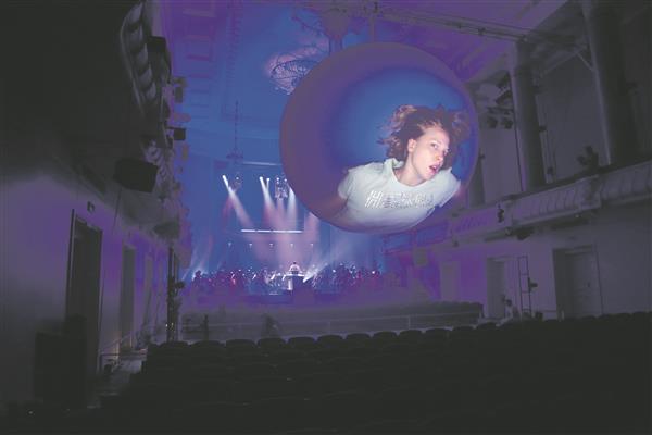 P&ouml;&ouml;ri&ouml;&ouml; une virtuaalne inimn&auml;olisus