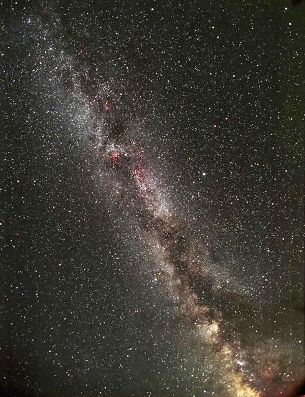 Kõige tuntum planeete jahtiv teleskoop kannab nime Kepler. See teleskoop on paigutatud tiirlema orbiidile ümber Päikese ja on pikaajaliselt suunatud ühele ja samale taevaalale. Pildil osake Linnuteest, mida teleskoop jälgib. 