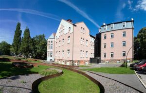 Pildil Tartu ülikooli õigusteaduskonna hoone.