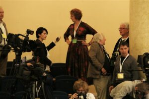 Yana Toom: „Ega te iga kord ka püsti karga, kui raadiost Eesti hümni mängitakse.” 