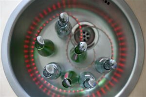 Laura Kuuse ruumiinstallatsioon „Flatland“ on väga hea näide sellest, kuidas elu ja kunst sujuvalt kokku põimuvad. 