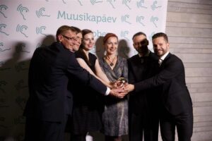 Septembrikuu ühe meeldejäävama ja kontseptuaalselt tugevama kontserdi andnud ansambel U: sai hiljuti Kultuurkapitali helikunsti preemia sisukate rännakute eest nüüdismuusikamaastikul.