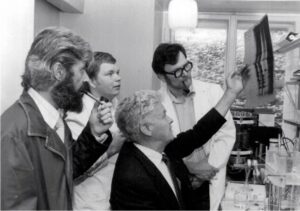 Richard Villems, Andres Metspalu, Mart Ustav, keskel Artur Lind. 