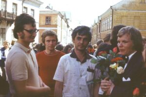 Mart Ustav ja Richard Villems Andres Metspalu lõpetamisel 1976.aastal.