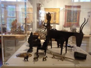 Rolan Paul Firnhaber: „Olen endale olulisi asju ostnud, osa esemeid olen suisa otsinud-jahtinud, et täita sarja lünki või saada mõne konkreetse sarja omanikuks. Mõned esemed olen ka lihtsalt „leidnud“.“ 