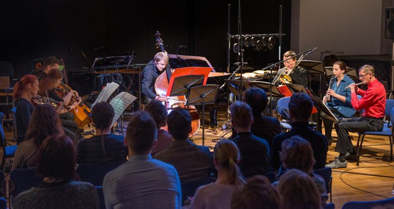 N&uuml;&uuml;dismuusikat langeb &bdquo;S&uuml;gisfestil&ldquo; nagu lehti