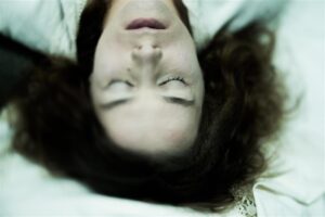 Anneli Rahkemale (Eetla) sobib imelik irratsionaalsus, äraseletamatu loomulik-loomalik naiselikkus. 