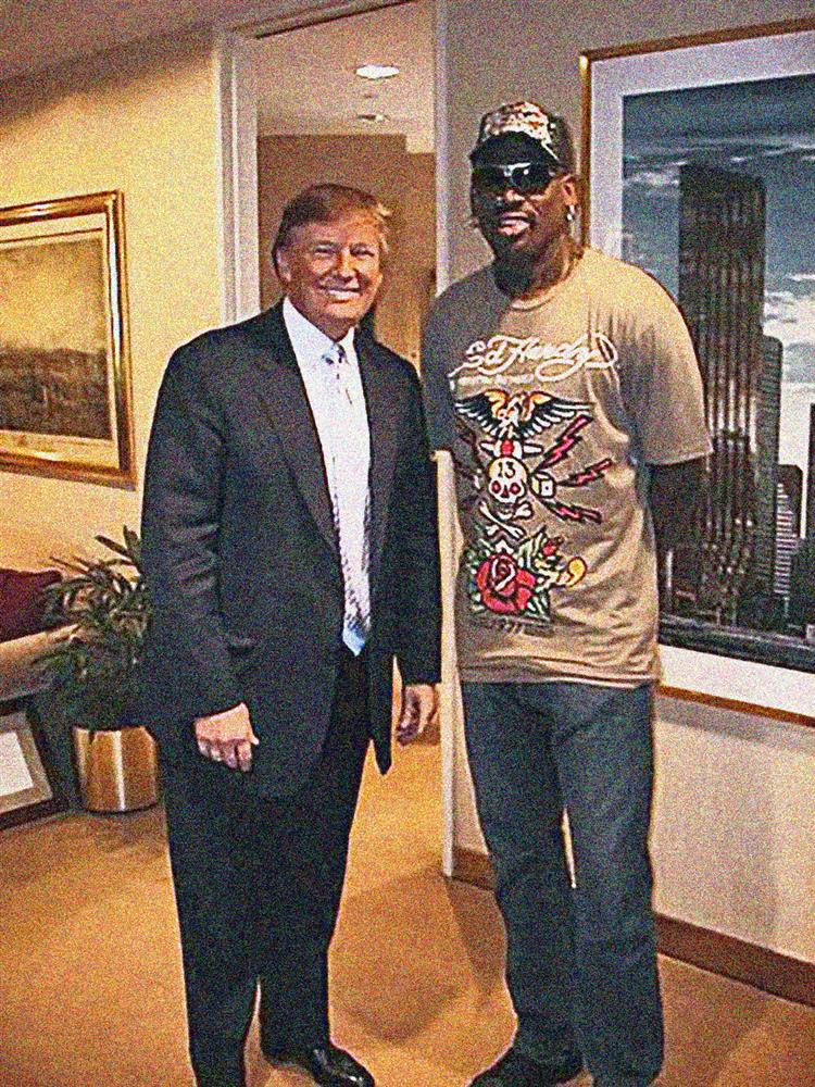 Donald Trump kuulsa korvpalluri Dennis Rodmaniga.  