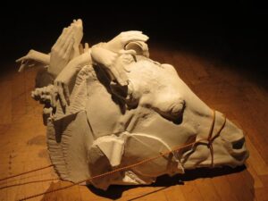 Eike Epliku installatsioon astus teatrikontekstiga professionaalselt dialoogi.  