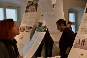 „Kes loob linna?” on justkui Tartu praeguse aja ja ruumi kondensaator, mis joonistab selgelt välja Tartu linnaruumi arengu XXI sajandi suundumused ja neid kujundavad jõujooned.