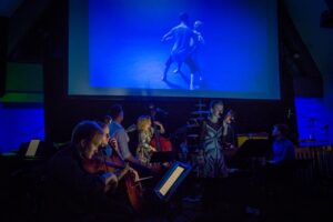 Publikult pälvis kõige jõulisema reaktsiooni Mingo Rajandi laulu „The Cap and Bells“ saatel linastunud samanimeline tantsufilm. 