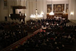 Kaarli kirik tundub helilainetega justkui squash’i mängivat.