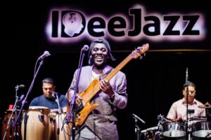 Bona tunnetus on Ameerikas elamisele vaatamata sügavalt aafrikalik.