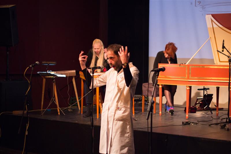 Tagurpidi kavaga performatiivne hullamine