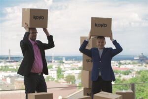 Raivo Kotovi ja Andrus Kõresaare arhitektuuribüroo Koko on üks Eesti viljakamaid büroosid, mille loomingu tunneb eripärase arhitektuurikeele tõttu linnaruumis kindlasti ära. 