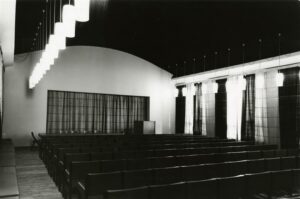 Sisearhitektina äratas Vello Asi tähelepanu 1963. aastal, kui kavandas Kirjanike Maja musta laega saali ja fuajeed. 