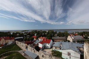 Haapsalu kaunis vanalinnas on ootamatult palju kasutuseta maju (näiteks all paremal).