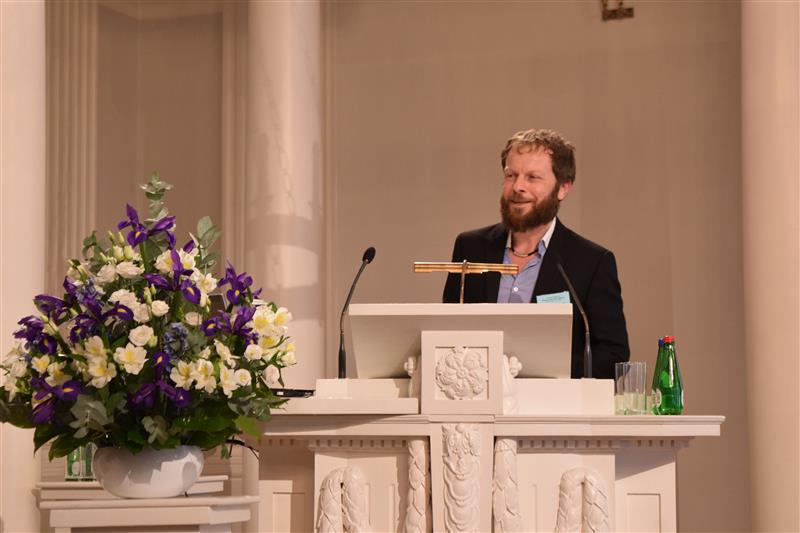 V&auml;&auml;rk&auml;itumist teaduses  saab m&otilde;istlikult v&auml;hendada