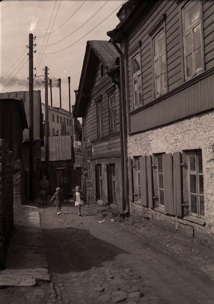 Seal, kus uulitsad liivaga sillutatud ning majad nii madalad on