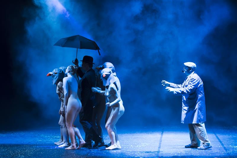 Teatris sündinud riik