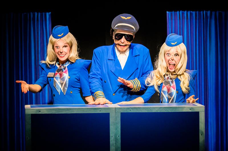 Lend globaalküla kohal